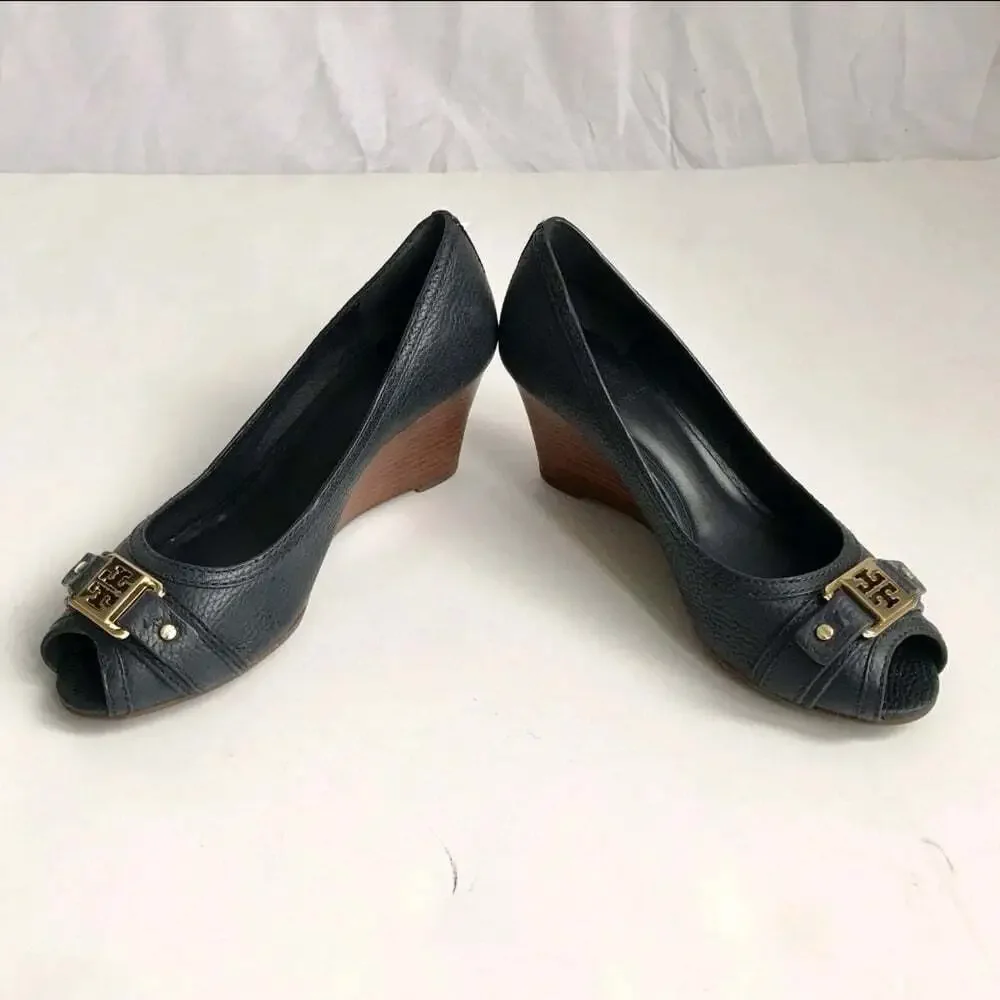 Tory Burch Navy Blue Leather Peep Toe Wedge Heels Gold Logo Size 6.5 Quiet Luxur